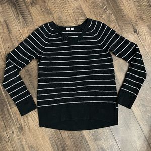 Black & White Striped Waffle Knit V Neck GAP Sweater Size Small
